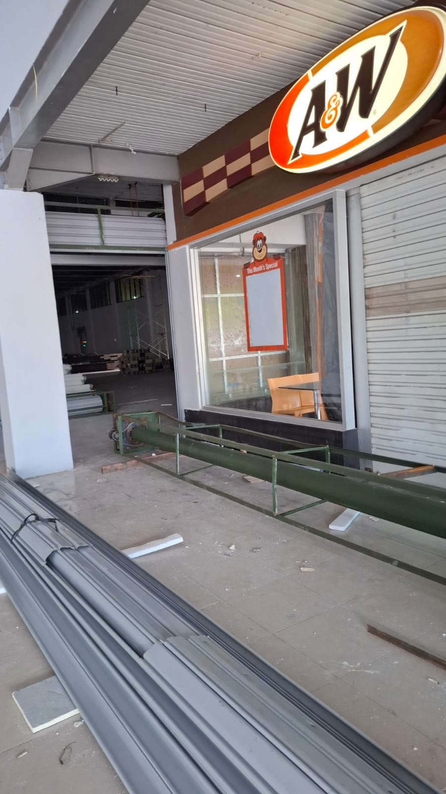 Renovasi Restoran Makassar