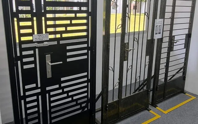 Jam operasional, proteksi pelanggan dan pembagian zona kerja untuk harga pagar komersial
