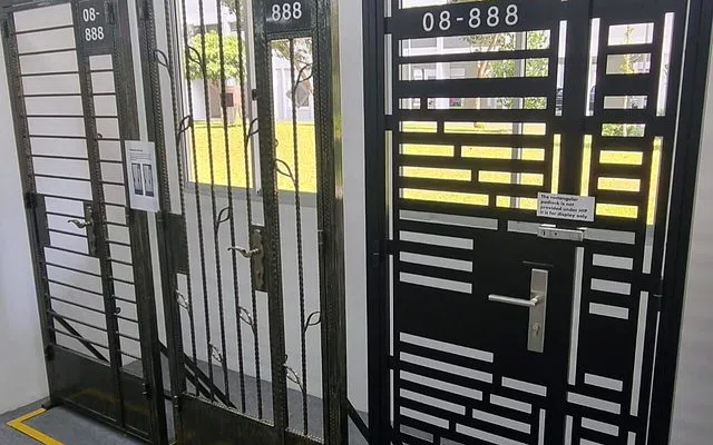 Air dan korosi harus diselesaikan pada detail kecil — Pagar Rumah Modern