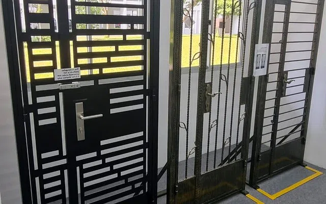 Rel, roda, engsel dan lock untuk pagar parepare