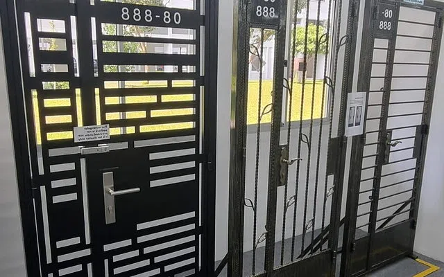 Rel, roda, engsel dan lock untuk pagar aluminium