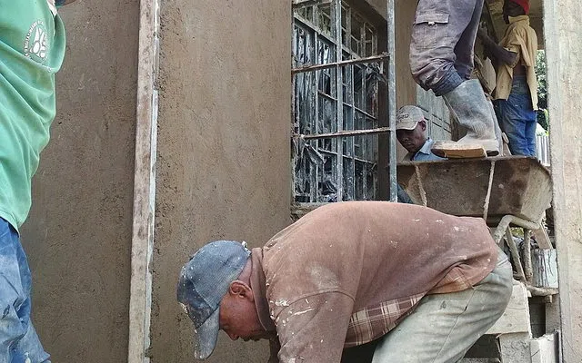 Persiapan permukaan adalah pekerjaan utama, bukan tambahan — Pengecatan Kantor tanpa Mengganggu Operasional