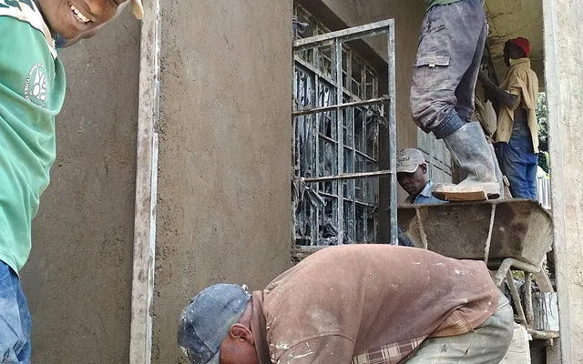 Pengecatan metal dimulai dari mengendalikan karat — Pengecatan Kantor tanpa Mengganggu Operasional