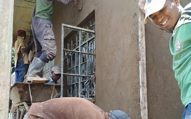 Level, sambungan, rangka dan akses mep untuk cat plafon