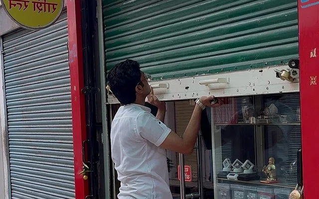 Ukuran opening dan berat daun untuk rolling door perforated