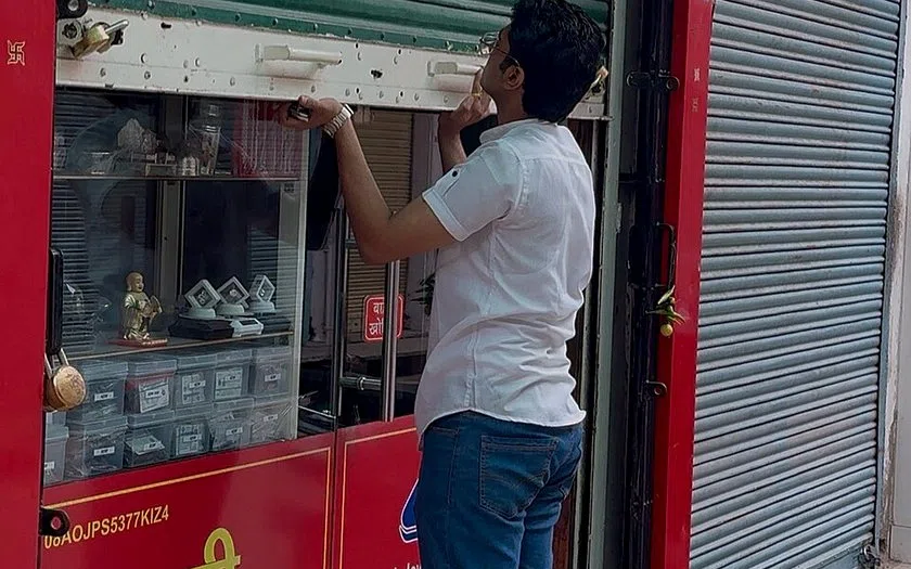 Visual realistis rolling door perforated: fungsi, spesifikasi dan kondisi existing