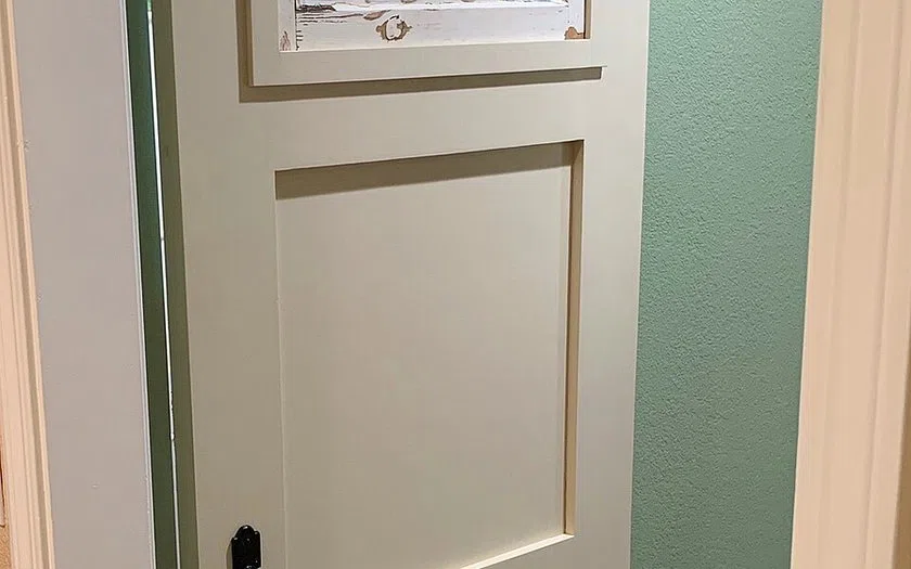 Konsep detail dan pemeriksaan pintu besi swing