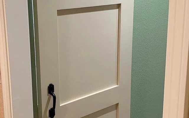 Privasi visual, kaca obscure dan ventilasi untuk pintu kamar mandi aluminium