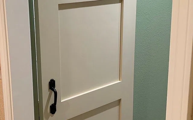 Pintu darurat adalah bagian dari jalur evakuasi — Door Closer: Fungsi dan Pemilihan