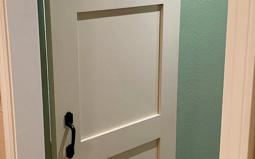 Visual realistis fire rated door: fungsi, spesifikasi dan kondisi existing