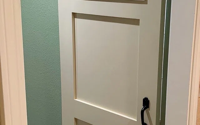 Opening existing perlu diperiksa sebelum fabrikasi — Smart Lock untuk Pintu