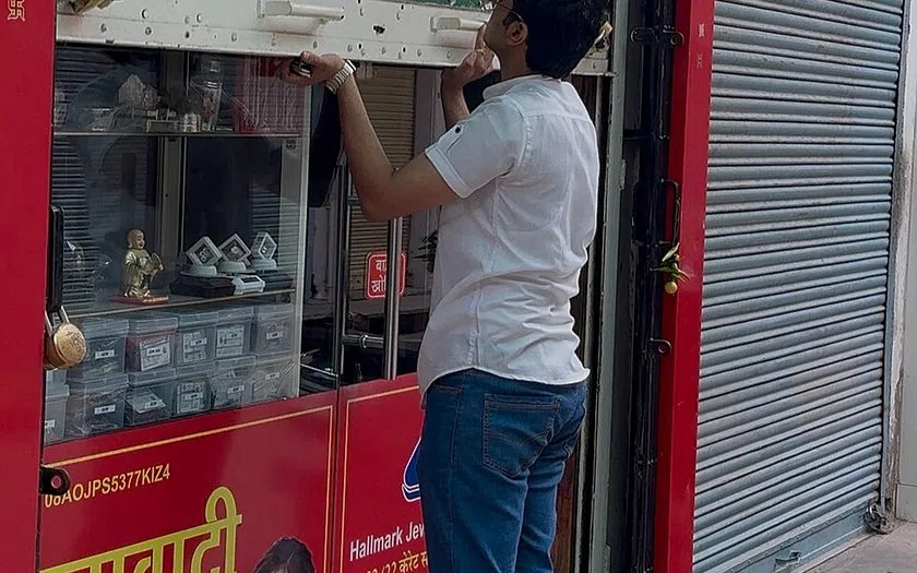 Konsep keseluruhan rolling door one sheet