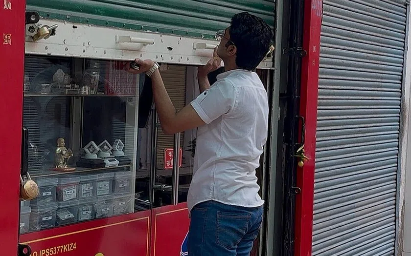 Konsep detail dan pemeriksaan rolling door one sheet