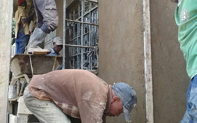Produktivitas per orang-hari, durasi dan kontrol pekerjaan untuk tukang harian rumah