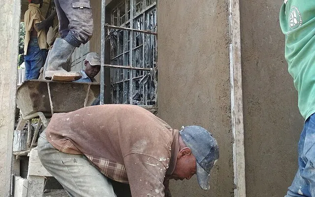 Pekerjaan listrik tidak boleh dinilai dari kabel yang terlihat saja — Tukang untuk Renovasi Kantor