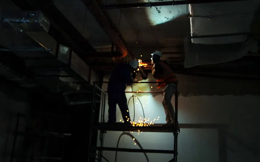 Konsep detail dan pemeriksaan tukang las railing